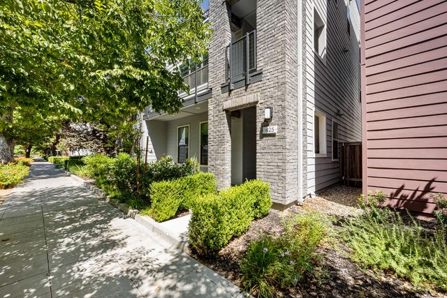 425 10th St, Sacramento, CA 95814