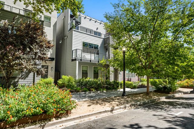 425 10th St, Sacramento, CA 95814