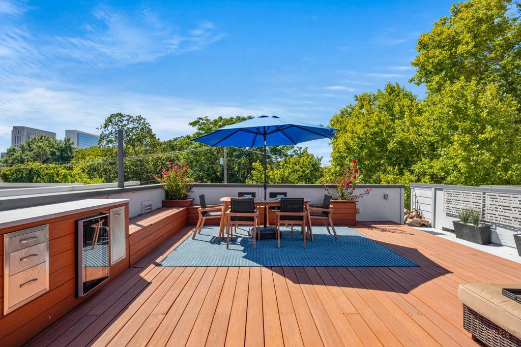 425 10th St, Sacramento, CA 95814