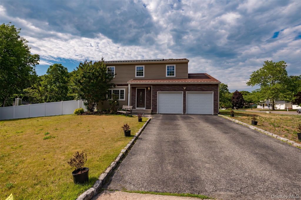7 Howard Street, Selden, NY 11784