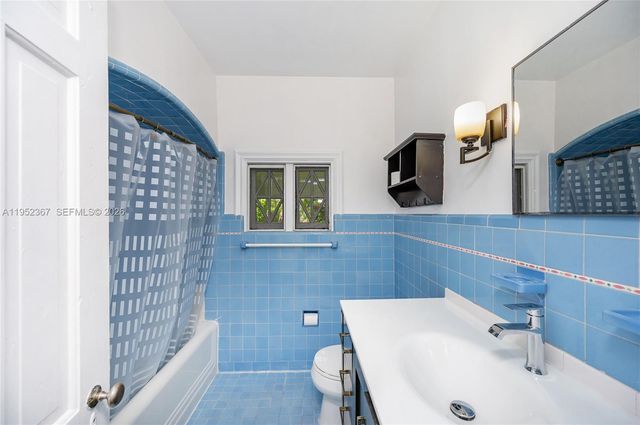 3569 Avocado Ave, Coconut Grove, FL 33133