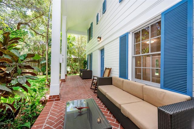 3569 Avocado Ave, Coconut Grove, FL 33133