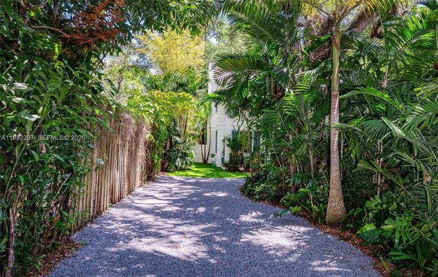 3569 Avocado Ave, Coconut Grove, FL 33133