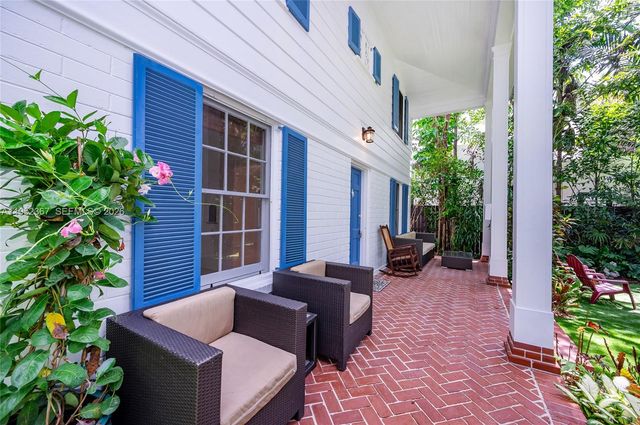 3569 Avocado Ave, Coconut Grove, FL 33133