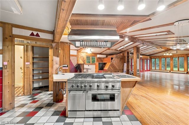 1365 Hillandale Drive, Bath, OH 44333