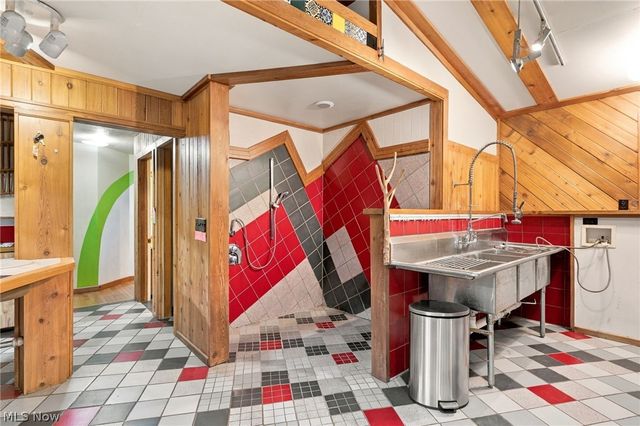 1365 Hillandale Drive, Bath, OH 44333