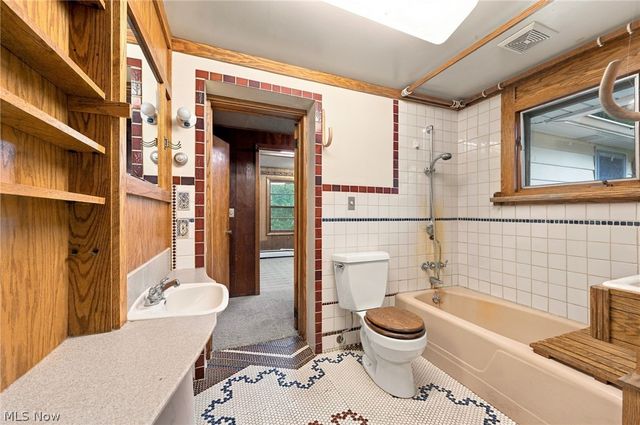1365 Hillandale Drive, Bath, OH 44333