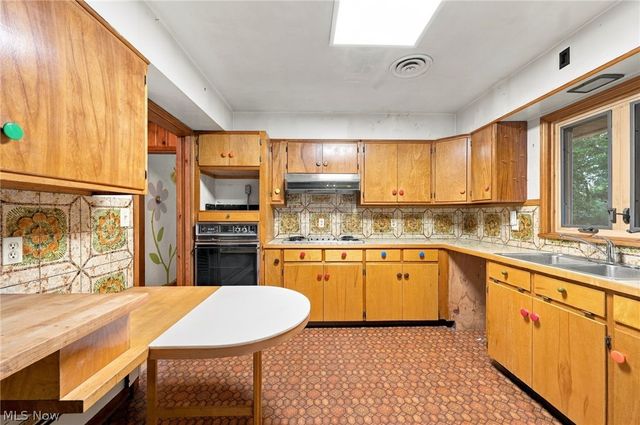 1365 Hillandale Drive, Bath, OH 44333