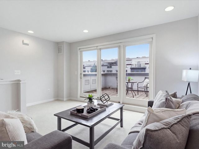 932 COLUMBUS ST N, Alexandria, VA 22314