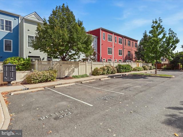 932 COLUMBUS ST N, Alexandria, VA 22314