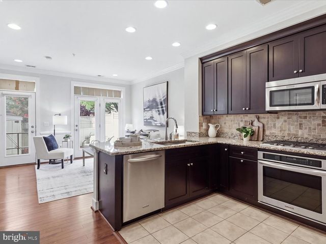 932 COLUMBUS ST N, Alexandria, VA 22314