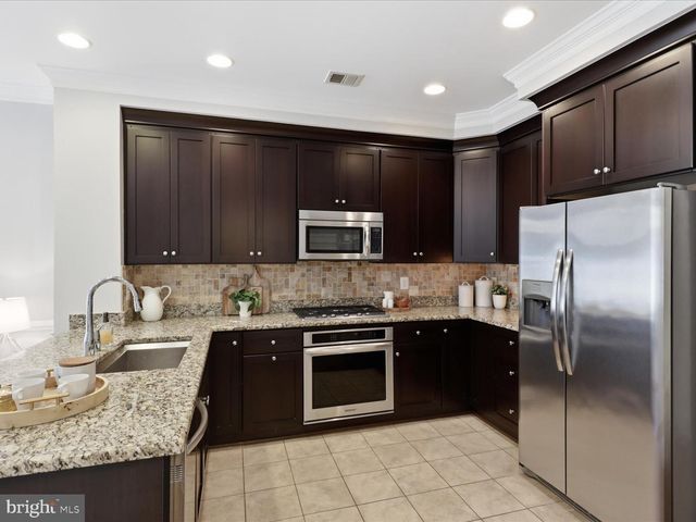 932 COLUMBUS ST N, Alexandria, VA 22314