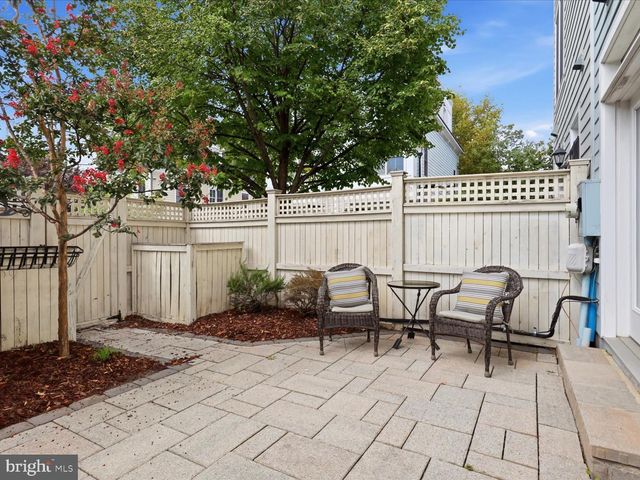 932 COLUMBUS ST N, Alexandria, VA 22314