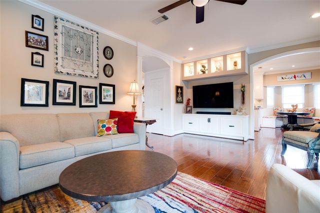 614 Olde Oaks Drive, Dickinson, TX 77539