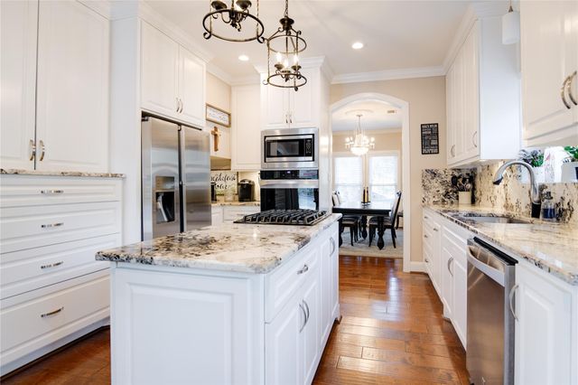 614 Olde Oaks Drive, Dickinson, TX 77539