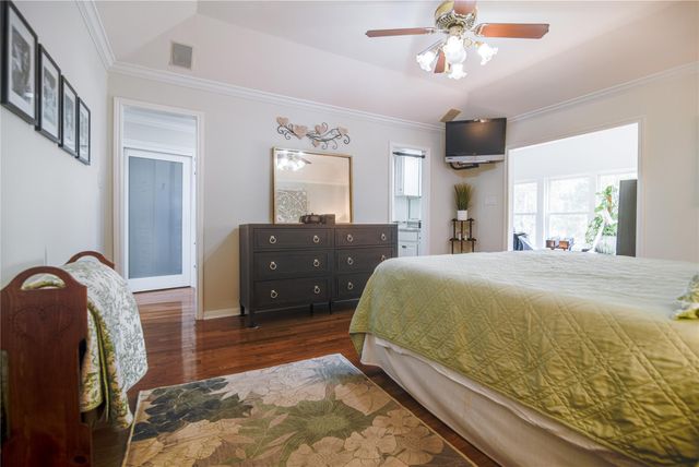 614 Olde Oaks Drive, Dickinson, TX 77539