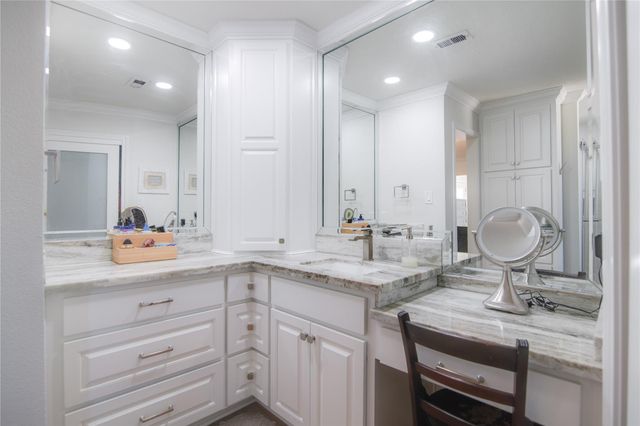 614 Olde Oaks Drive, Dickinson, TX 77539