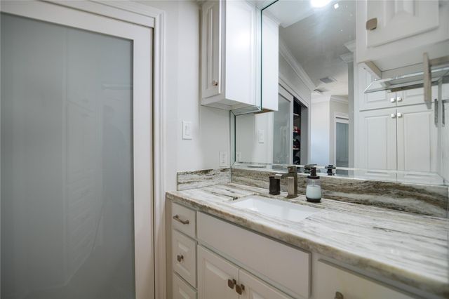 614 Olde Oaks Drive, Dickinson, TX 77539