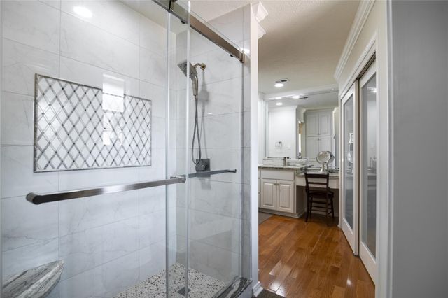 614 Olde Oaks Drive, Dickinson, TX 77539