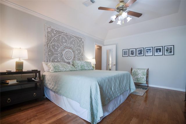 614 Olde Oaks Drive, Dickinson, TX 77539