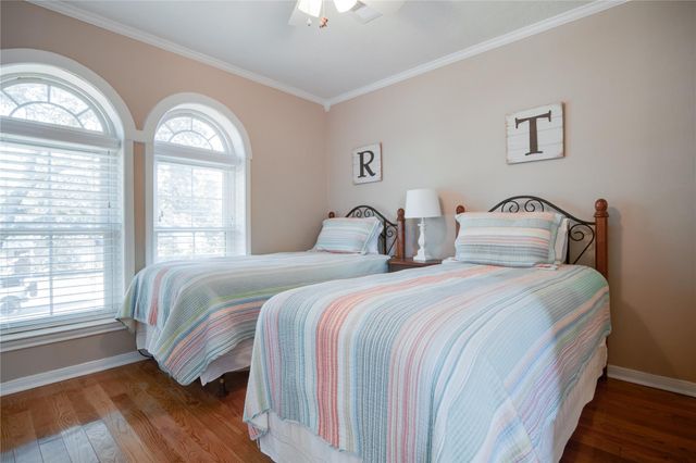 614 Olde Oaks Drive, Dickinson, TX 77539