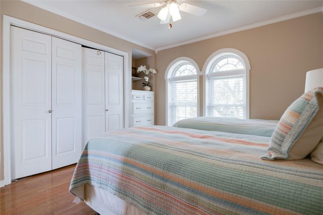 614 Olde Oaks Drive, Dickinson, TX 77539