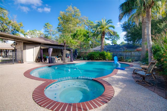 614 Olde Oaks Drive, Dickinson, TX 77539