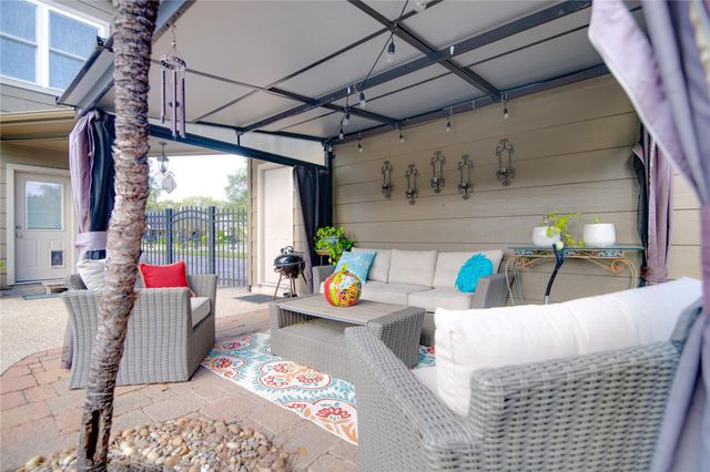 614 Olde Oaks Drive, Dickinson, TX 77539