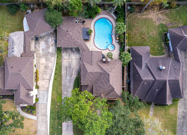 614 Olde Oaks Drive, Dickinson, TX 77539