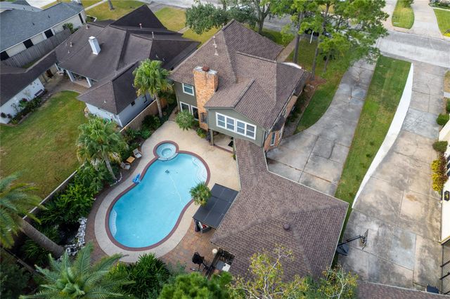 614 Olde Oaks Drive, Dickinson, TX 77539