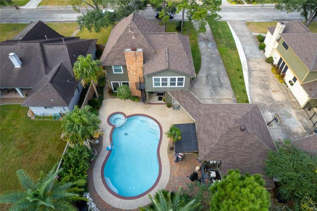 614 Olde Oaks Drive, Dickinson, TX 77539