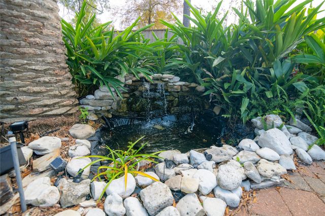 614 Olde Oaks Drive, Dickinson, TX 77539