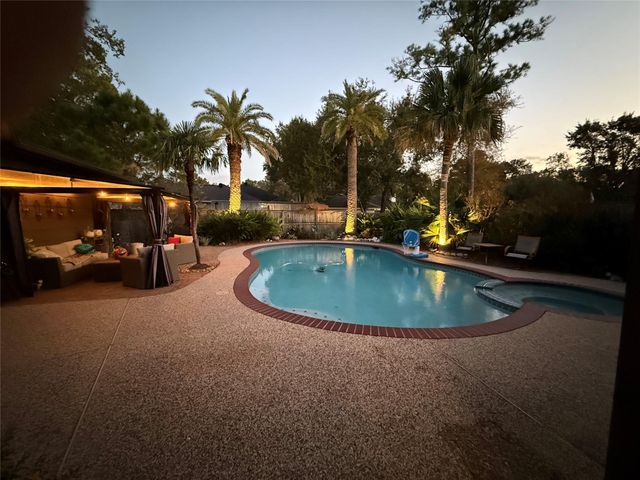 614 Olde Oaks Drive, Dickinson, TX 77539