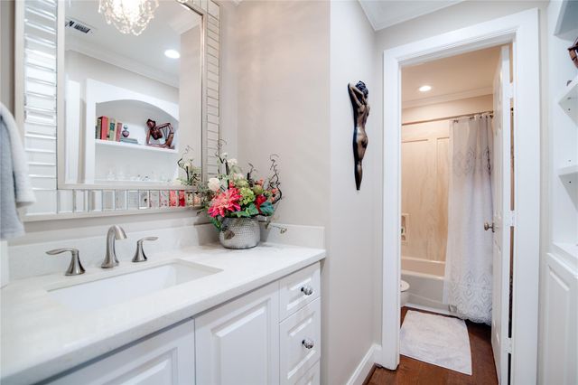 614 Olde Oaks Drive, Dickinson, TX 77539