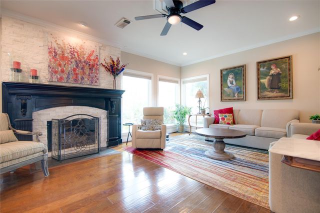 614 Olde Oaks Drive, Dickinson, TX 77539