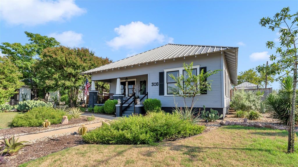 308 W Wallace ST, Llano, TX 78643