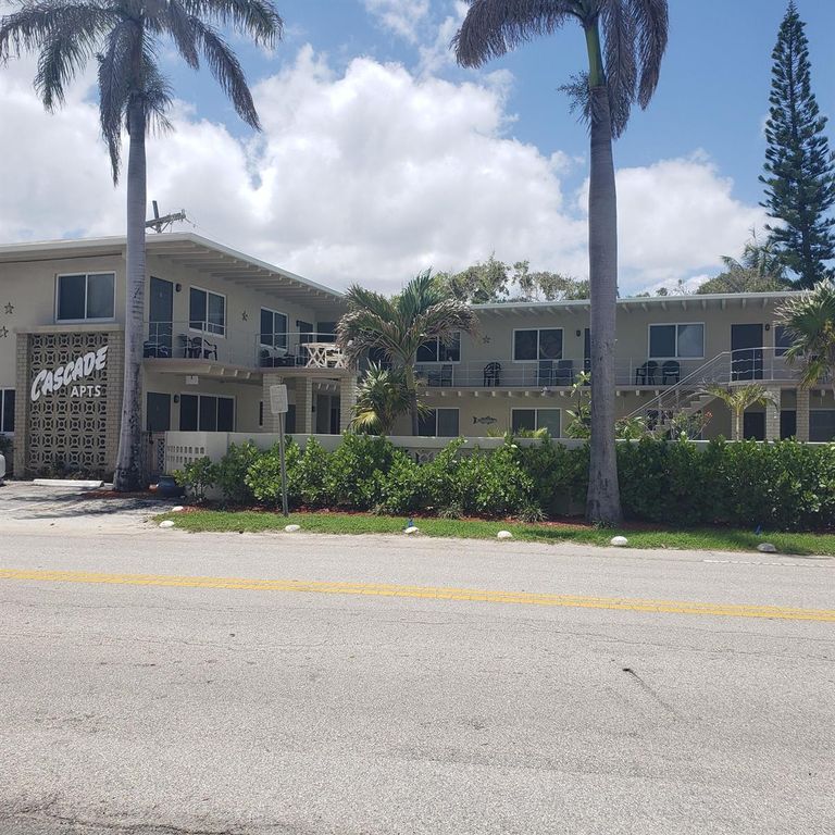 100 Cascade Lane 3, Palm Beach Shores, FL 33404
