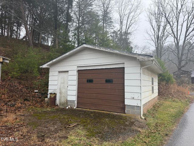 114 Pearl Bowers Road, Elizabethton, TN 37643