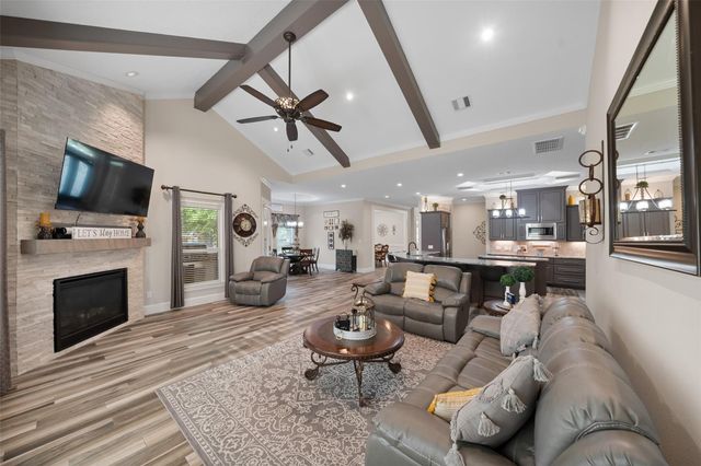 15442 Crown Oaks Drive, Montgomery, TX 77316