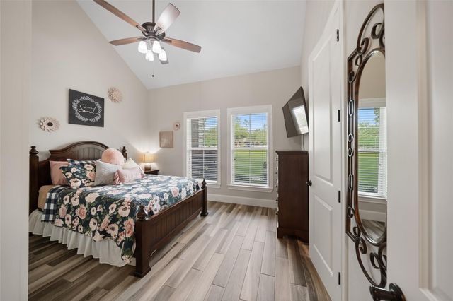 15442 Crown Oaks Drive, Montgomery, TX 77316