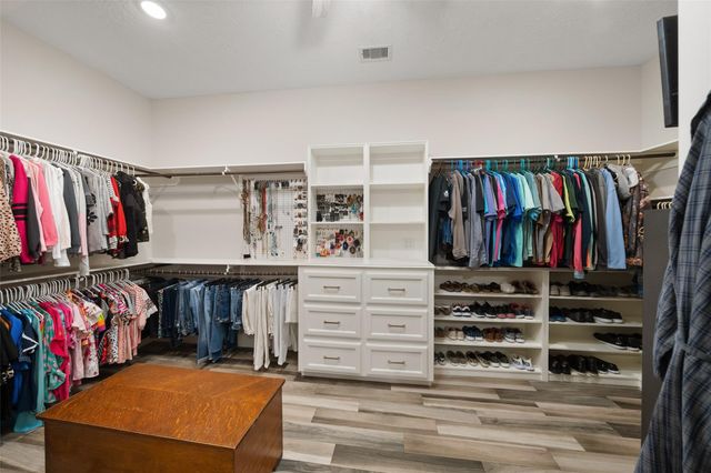 15442 Crown Oaks Drive, Montgomery, TX 77316