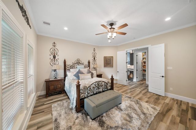 15442 Crown Oaks Drive, Montgomery, TX 77316