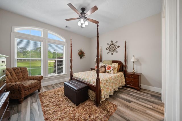 15442 Crown Oaks Drive, Montgomery, TX 77316
