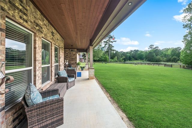 15442 Crown Oaks Drive, Montgomery, TX 77316