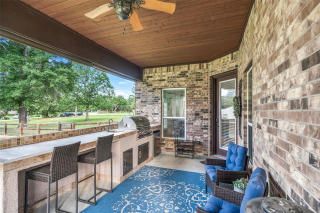 15442 Crown Oaks Drive, Montgomery, TX 77316