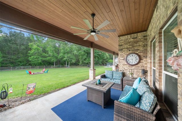 15442 Crown Oaks Drive, Montgomery, TX 77316