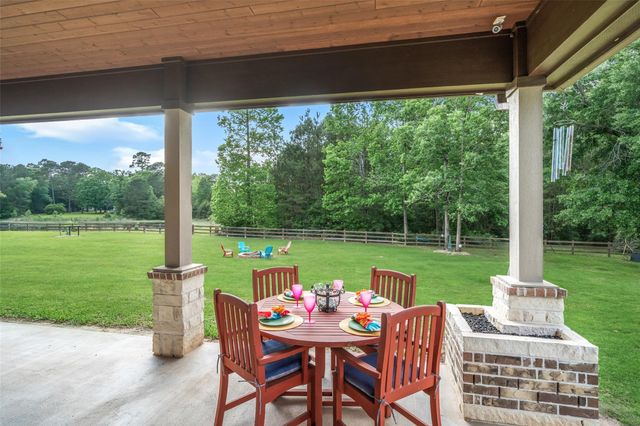 15442 Crown Oaks Drive, Montgomery, TX 77316