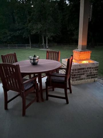 15442 Crown Oaks Drive, Montgomery, TX 77316