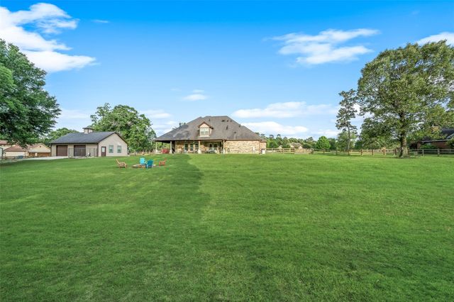 15442 Crown Oaks Drive, Montgomery, TX 77316