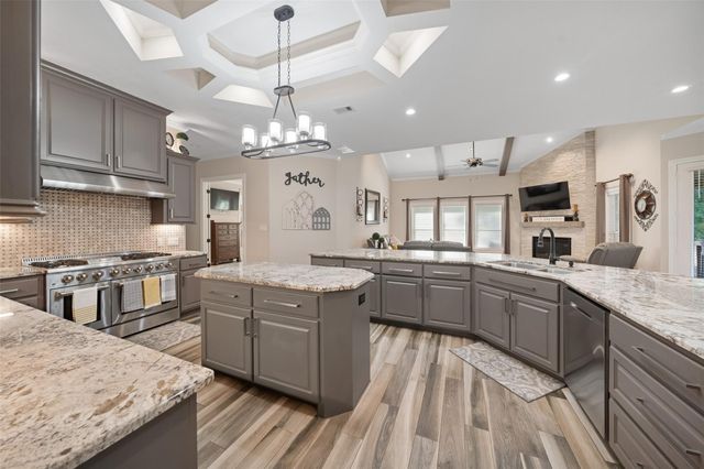 15442 Crown Oaks Drive, Montgomery, TX 77316
